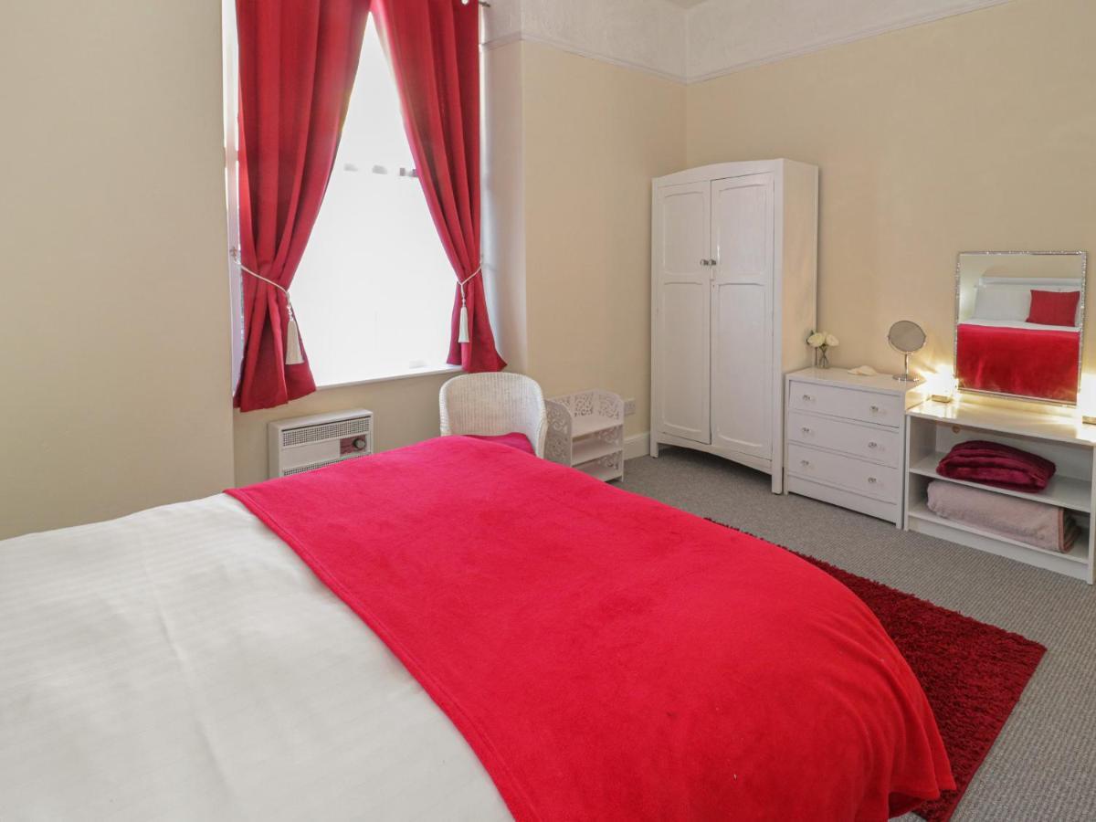 Llys Madoc, First Floor Flat Apartment Penmaenmawr ภายนอก รูปภาพ